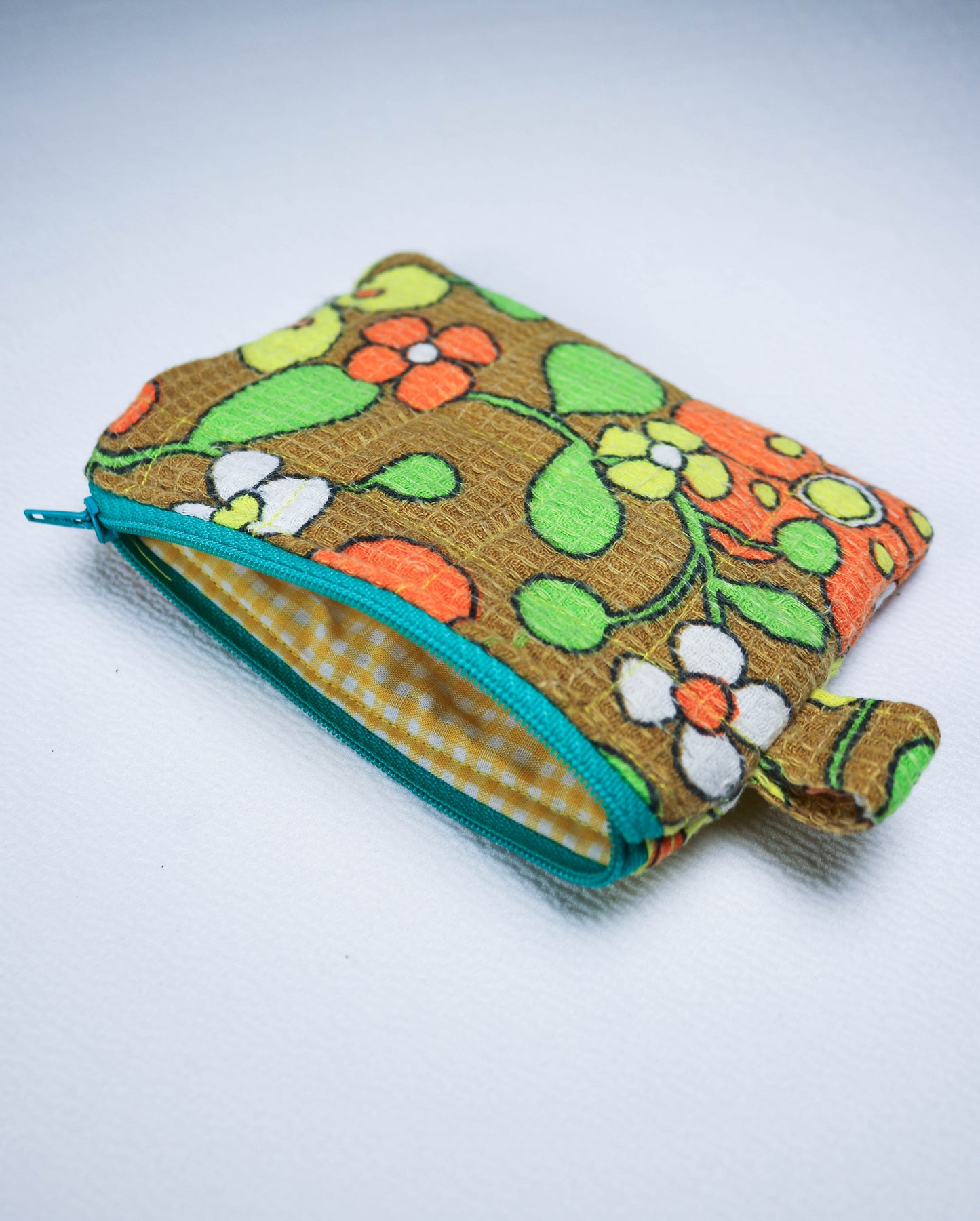 Purse in 70s floral print