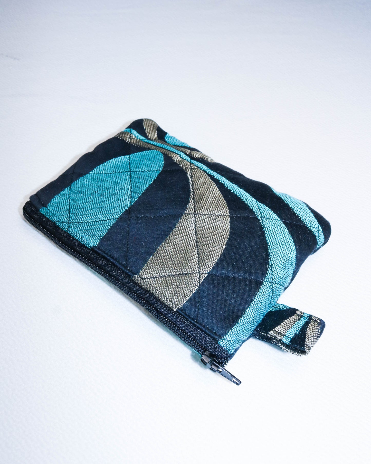 Purse in 70s blue and silver