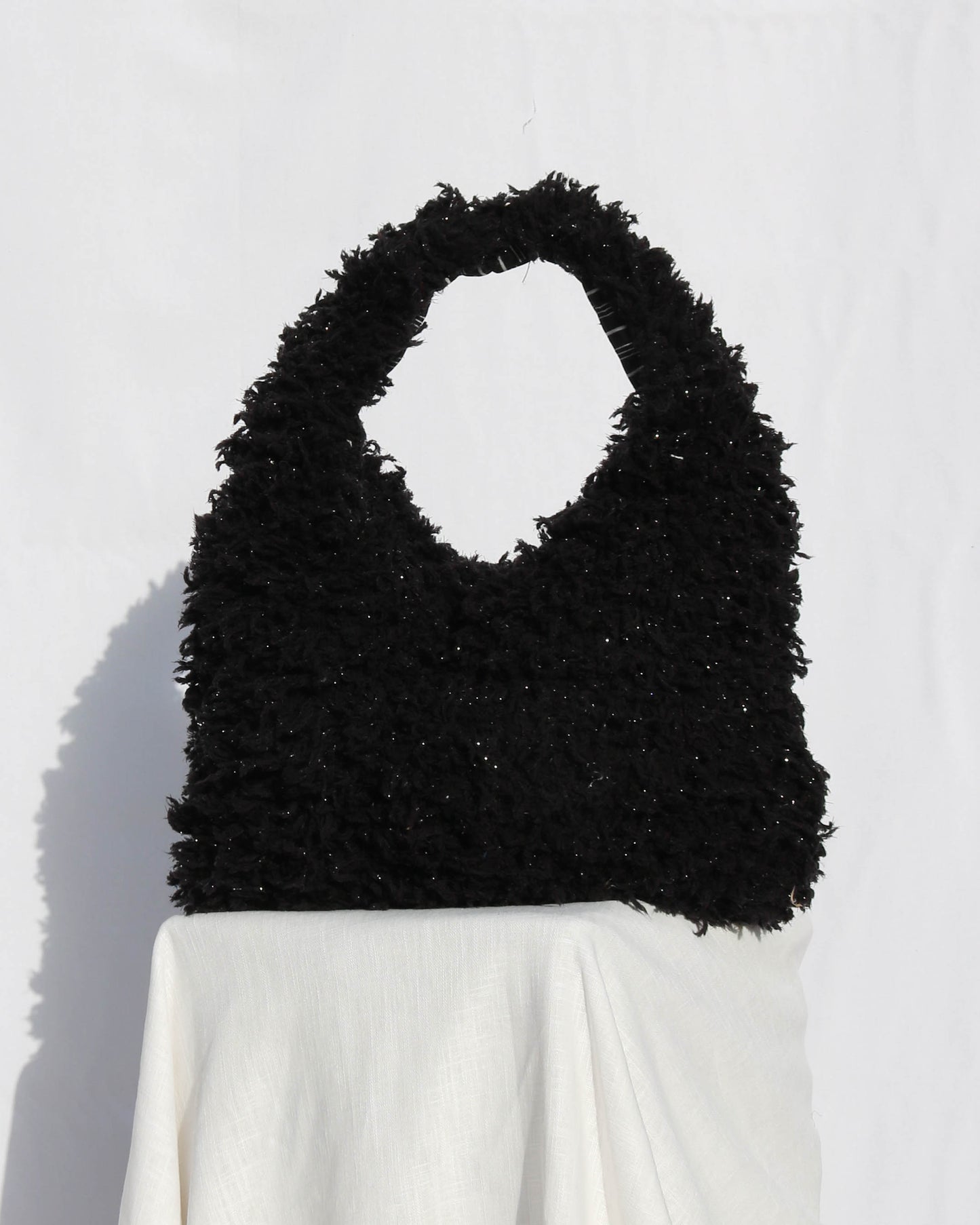 Sonia bag in black fluffy - Small